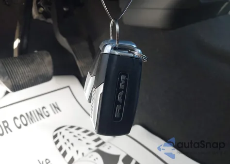 2019 Ram 1500 Big Horn/Lone Star 4X4 5'7 Box z USA, uszkodzony, nr VIN 1C6RRFFG3KN704081